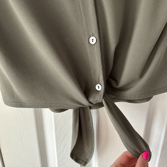 Short Sleeve Tie Front Blouse - Picture 6 of 8